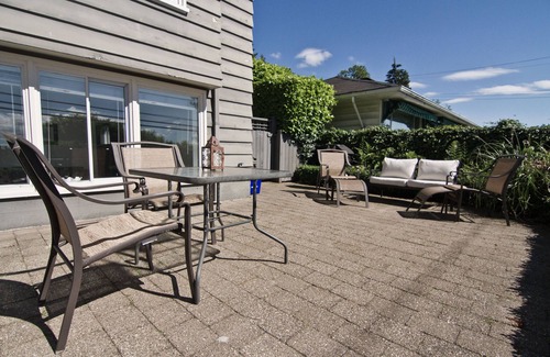 West Vancouver House | Charming 3 bdrm suite by Ambelside Park/Beach!
