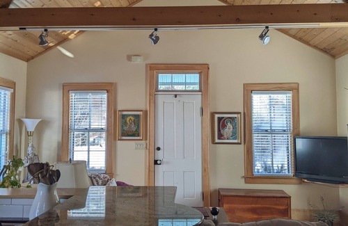 Brewers Hill Cottage | Charming 3-bdrm cottage walking distance to Fiserv, fitness room & WiFi