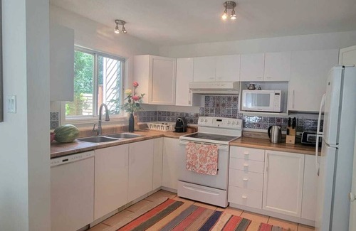 Hull House | Charming 3 BDRM house private garden minutes from dwtn Ottawa and Gatineau park