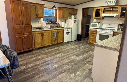 Inavale House | Charming 3-bdrm house with AC & WiFi in Northbranch Kansas, Northcentral Kansas