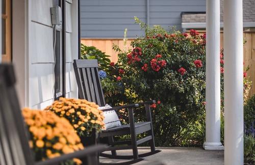 Carlton House | Charming 3 bdrm wine country "farmhouse" . Newly remodeled in downtown Carlton