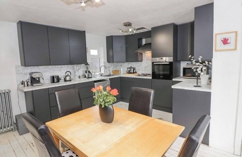 Shelsley Beauchamp House | Charming 3 Bed Home with Garden & Parking near Worcester