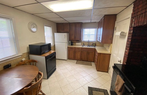 University Heights House | Charming 3 bed/2 bath whole house with 1.0 GB WiFi, TV in LR and each bedroom