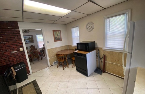 University Heights House | Charming 3 bed/2 bath whole house with 1.0 GB WiFi, TV in LR and each bedroom