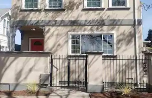 Southwest Berkeley House | Charming 3-bed & 3 bath 1.6 miles from Downtown Berkeley