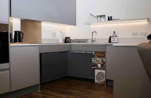 Abbey Wood Apartment | Charming 3-Bed Apartment in London
