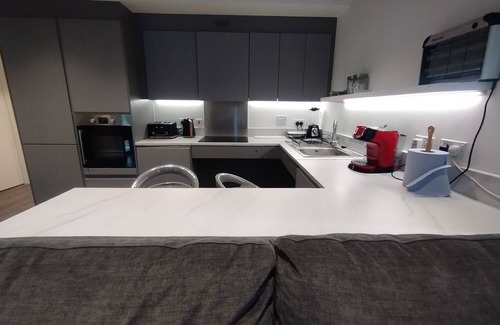 Abbey Wood Apartment | Charming 3-Bed Apartment in London