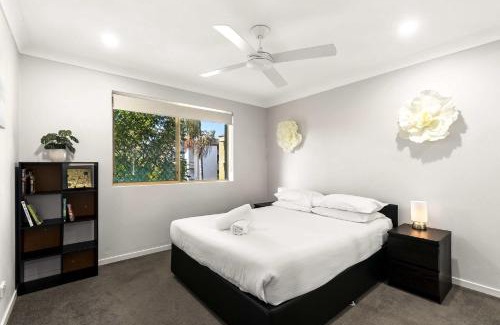 Nundah Apartment | Charming 3-bed Apartment near Local Shops