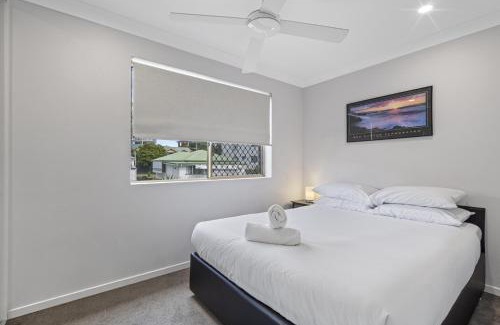 Nundah Apartment | Charming 3-bed Apartment near Local Shops