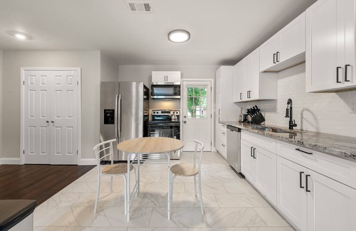 Sylvan Hills House | Charming 3 Bed Bungalow Family Retreat: Sleeps 6