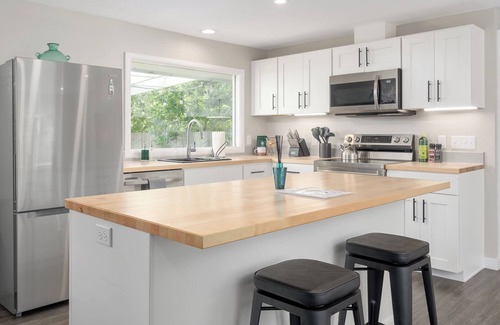 Southeast Eugene House | Charming 3-bed bungalow walk to University of Oregon, Autzen, & Hayward Field