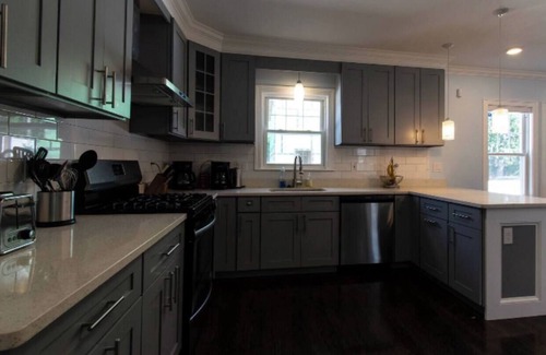 Quincy Apartment | Charming 3-bed Condo near Boston w/Free Parking