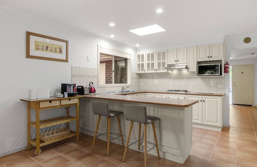 Werribee House | Charming 3-Bed Family Home with Amazing Garden