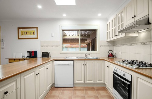 Werribee House | Charming 3-Bed Family Home with Amazing Garden