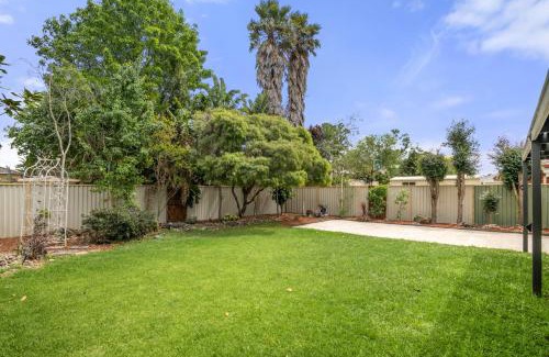 Werribee House | Charming 3-Bed Family Home with Amazing Garden