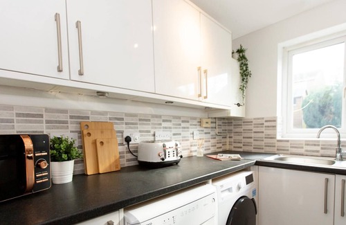 Edwalton House | Charming 3 Bed home | Driveway Parking and Wi-Fi