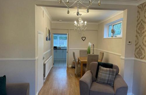 Coalville House | Charming 3-Bed Home Comfortable Stay in Coalville