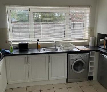 Coalville House | Charming 3-Bed Home Comfortable Stay in Coalville