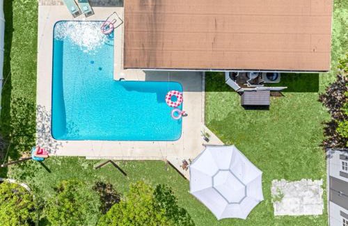 Lakeland House | Charming 3 bed Home with Heated Pool in Lakeland