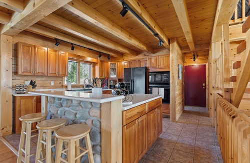 Dundee Ski Chalet | Charming 3-bed lakeside chalet with AC and WiFi along beautiful Keuka Lake, NY