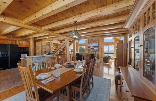 Dundee Ski Chalet | Charming 3-bed lakeside chalet with AC and WiFi along beautiful Keuka Lake, NY