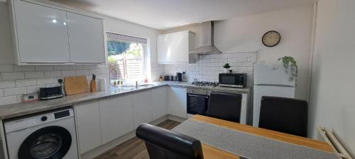 Peterborough House | Charming 3 bed near A1 and central Peterborough