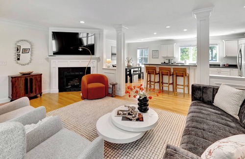 Andover House | Charming 3-bed townhome Perfect for Families and School Visits Near Downtown