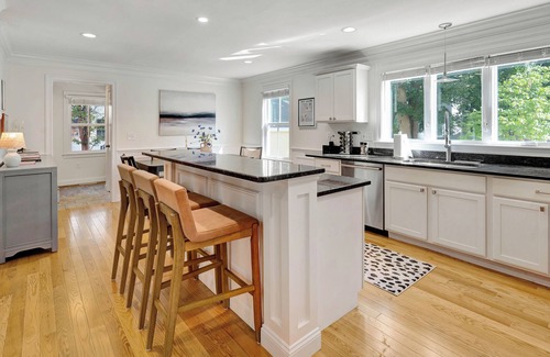 Andover House | Charming 3-bed townhome Perfect for Families and School Visits Near Downtown