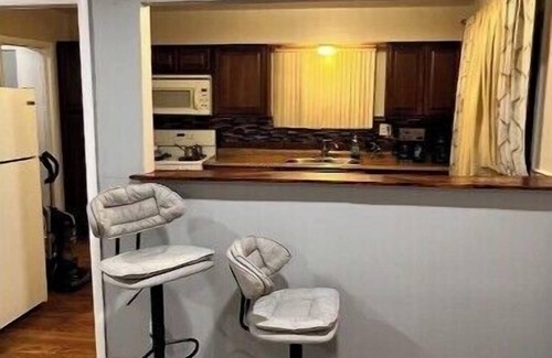 Dearborn Heights House | Charming 3-bedroom house with WiFi, AC in welcoming Dearborn Heights