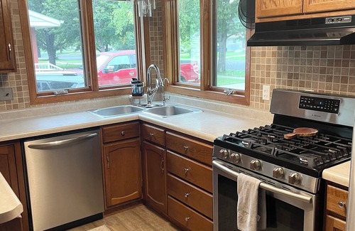 East Grand Forks House | Charming 3-bedroom house 3 mi to altru, 2 mi to UND, and 1 mi to down town