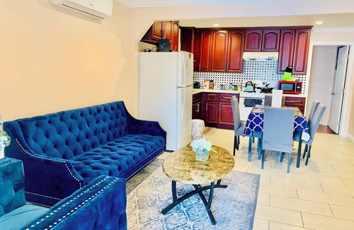 Bassett House | Charming 3-bedroom house with AC in Avocado Heights
