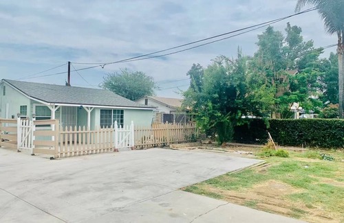 Bassett House | Charming 3-bedroom house with AC in Avocado Heights
