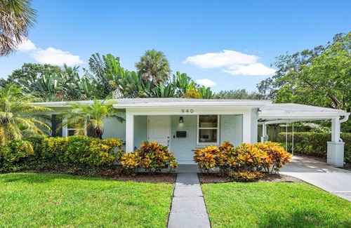 Tarpon River House | Charming 3-bedroom house with hot tub near Las Olas