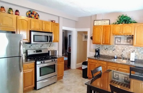 West Codman Hill - West Lower Mills Apartment | Charming 3 Bedrm-15 minutes drive to Longwood Medical Area & So Much More!