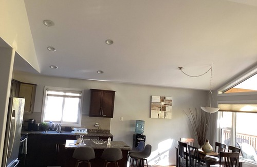Hillside Beach Cottage | Charming 3-bedroom cottage with WiFi and AC in fabulous Hillside/Victoria Beach