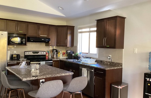 Hillside Beach Cottage | Charming 3-bedroom cottage with WiFi and AC in fabulous Hillside/Victoria Beach