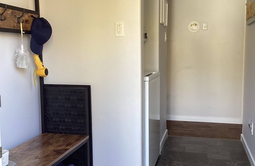 Hillside Beach Cottage | Charming 3-bedroom cottage with WiFi and AC in fabulous Hillside/Victoria Beach