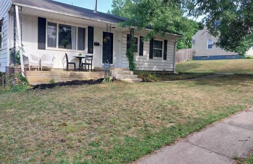 Cuyahoga Falls House | Charming 3-bedroom with space for 8 in beautiful Cuyahoga Falls