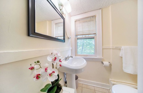 Cuyahoga Falls House | Charming 3-bedroom house in Cuyahoga Falls with AC