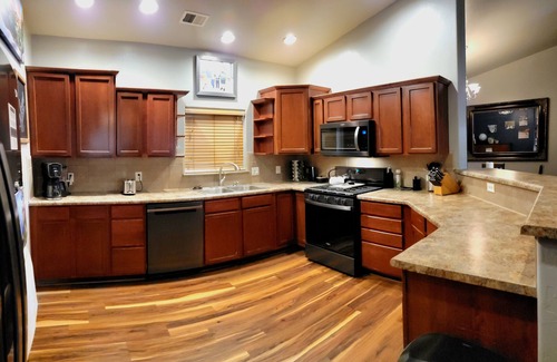 Fruitvale House | Charming 3-bedroom fully loaded house with AC and WiFi in Grand Junction.