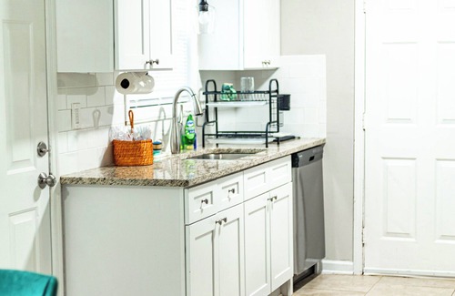 Stone Mountain House | Charming 3-bedroom house with WiFi, AC in cozy Stone Mountain