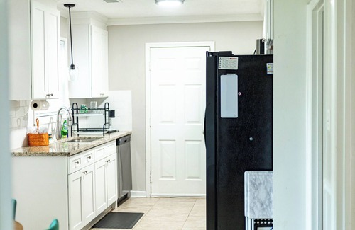 Stone Mountain House | Charming 3-bedroom house with WiFi, AC in cozy Stone Mountain