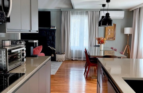 Albrightsville Ski Chalet | Charming 3-bedroom chalet with, Hot tub,Game room,Fireplace, near Jim Thorpe.