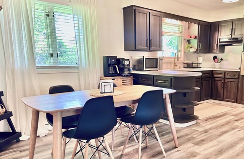 Fair Plain House | Charming 3-bedroom house, WiFi, Minutes from Lake Michigan, Downtown St. Joseph