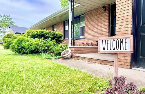 Fair Plain House | Charming 3-bedroom house, WiFi, Minutes from Lake Michigan, Downtown St. Joseph