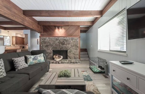 Carnelian Bay Cabin | Charming 3-bedroom Cabin, Dog Friendly, Walkable to Sm Beaches in Carnelian Bay