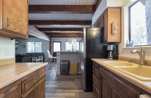 Carnelian Bay Cabin | Charming 3-bedroom Cabin, Dog Friendly, Walkable to Sm Beaches in Carnelian Bay
