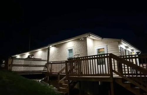 Columbia City House | Charming 3-bedroom lake house on Tri lakes 6 miles north of Columbia City.