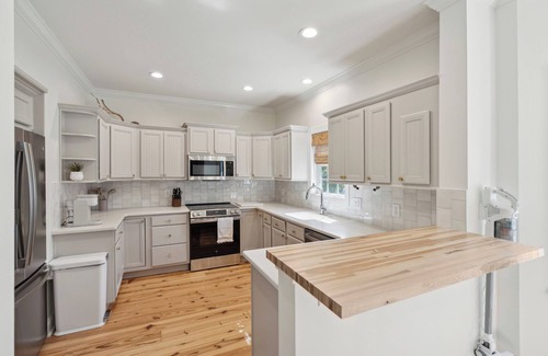 Ocean Ridge House | Charming 3 Bedroom 3.5 bath home in Ocean Ridge. Pool-Gym-Beach-Putt Putt