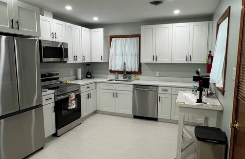 Ocean Springs House | Charming 3-bedroom house with covered parking in quaint Ocean Springs. nn